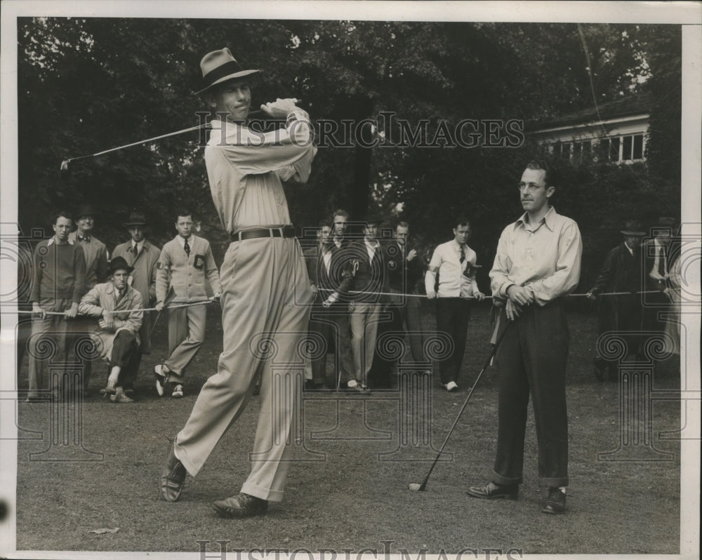 1938 Press Photo Golfer Ellsworth Vines tees off as Leonard Martin looks on - Historic Images