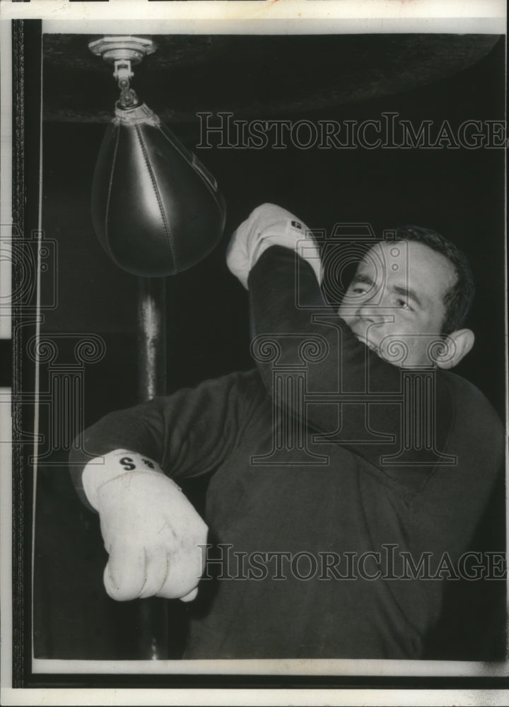 1960 Press Photo heavyweight champ Ingemar Johansson working the punching bag - Historic Images