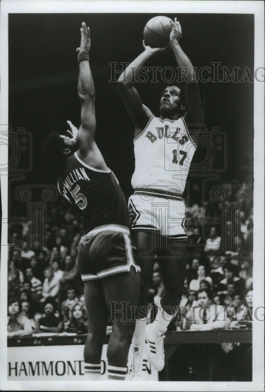 1981 Press Photo Chicago Bulls' Scott May - nes52750 - Historic Images