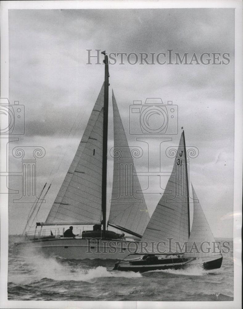 1954 Press Photo Jolly Boat beats Eb and Flo in the Cowes Regatta - nes52756- Historic Images