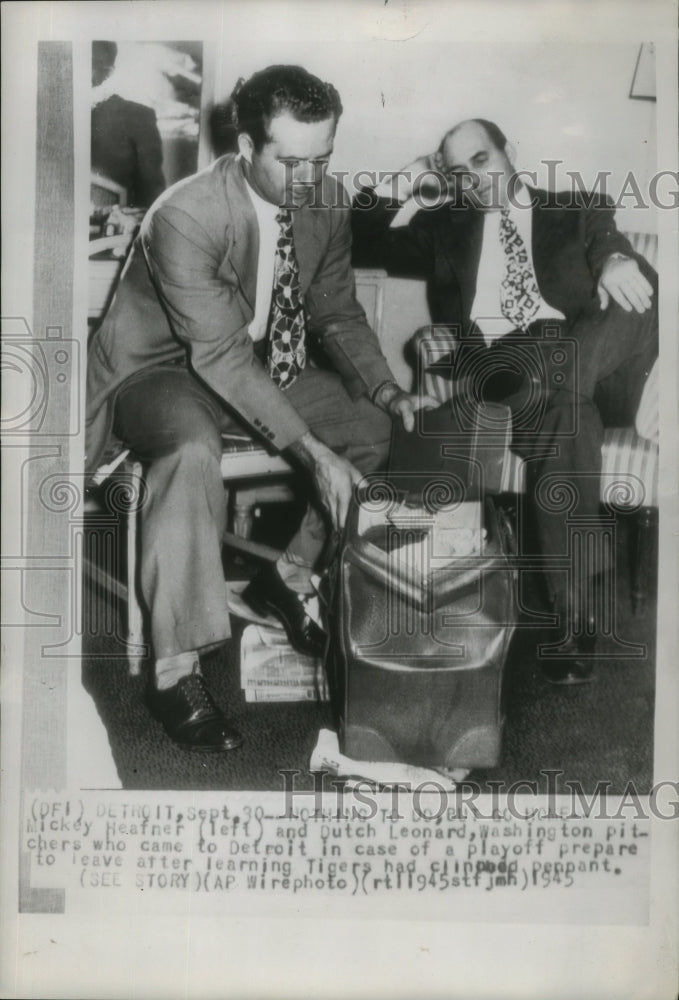 1945 Press Photo Washington pitchers Mickey Heafner and Dutch Leonard - Historic Images