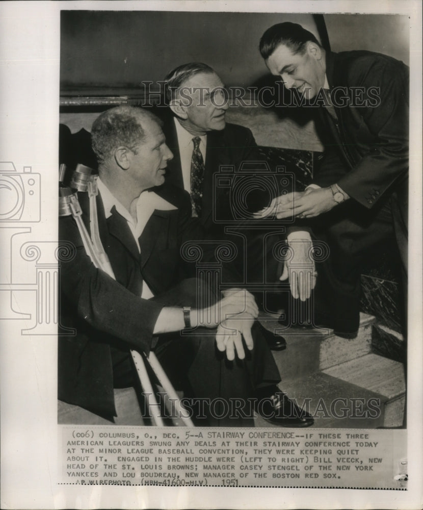 1951 Press Photo Baseball men Bill Veeck, Casey Stengel and Lou Boudreau talk - Historic Images