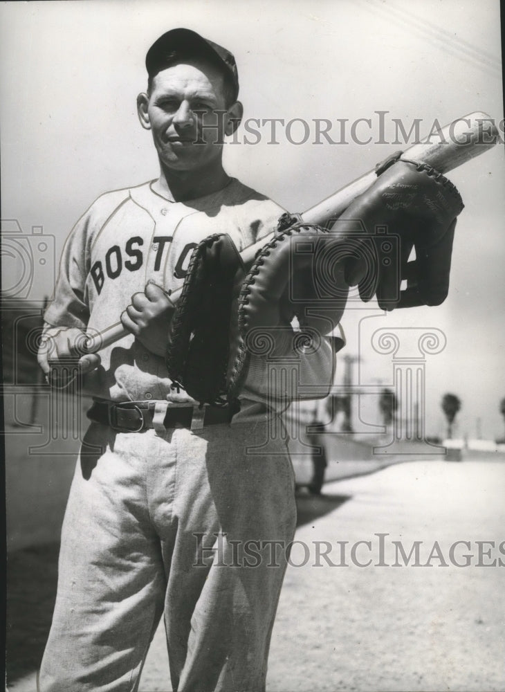 1941 Press Photo Red Sox' Dominic Ryba displays various gloves of his career - Historic Images