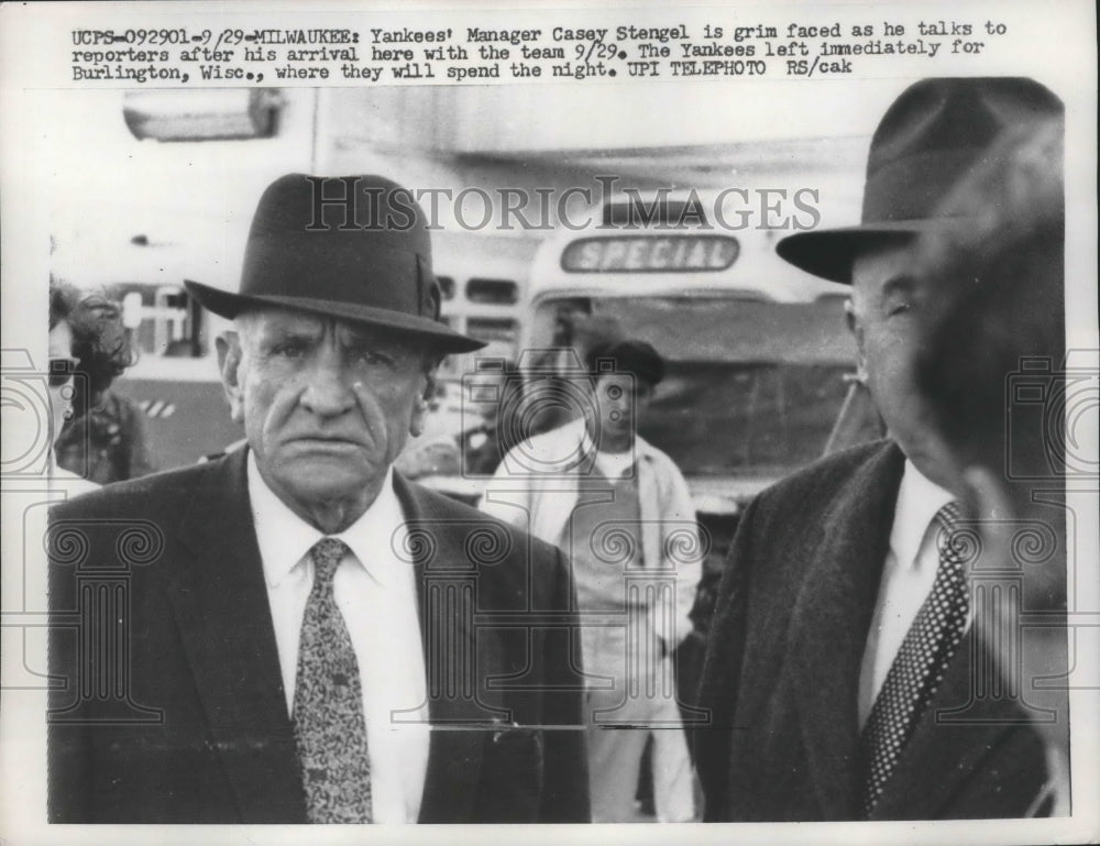 1958 Press Photo Yankees manager Casey Stengel arrives in Milwaukee - nes53211 - Historic Images