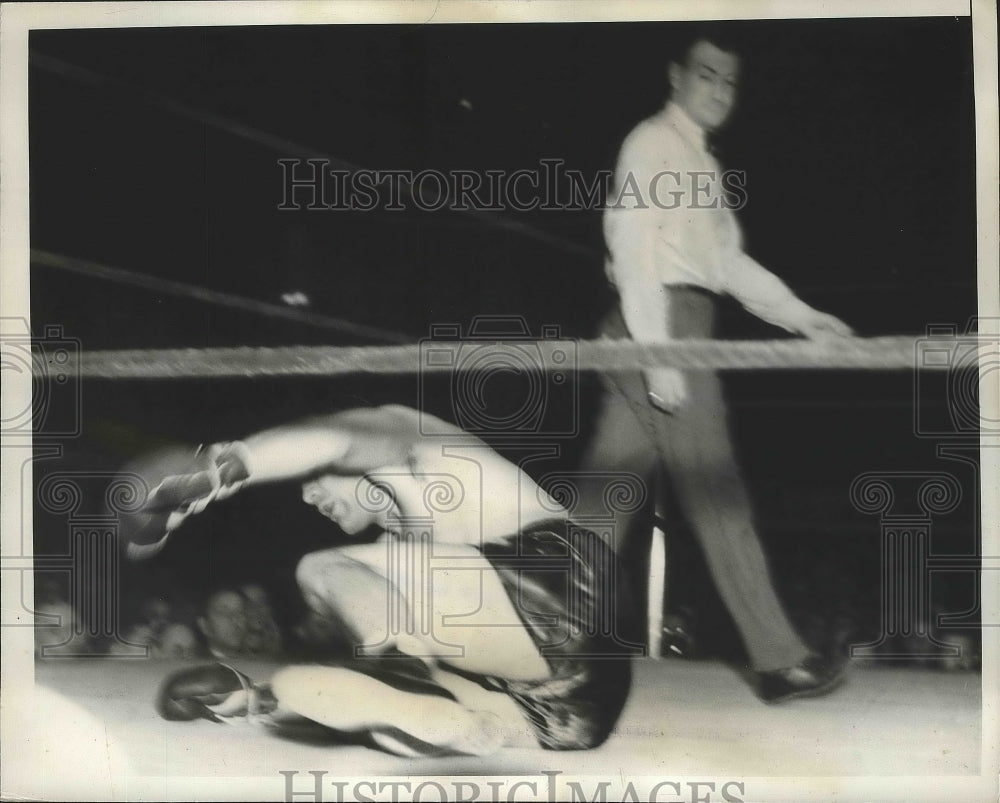 1938 Press Photo Champ Joe Louis KOs Nathan Mann at NYC bout - nes53384- Historic Images