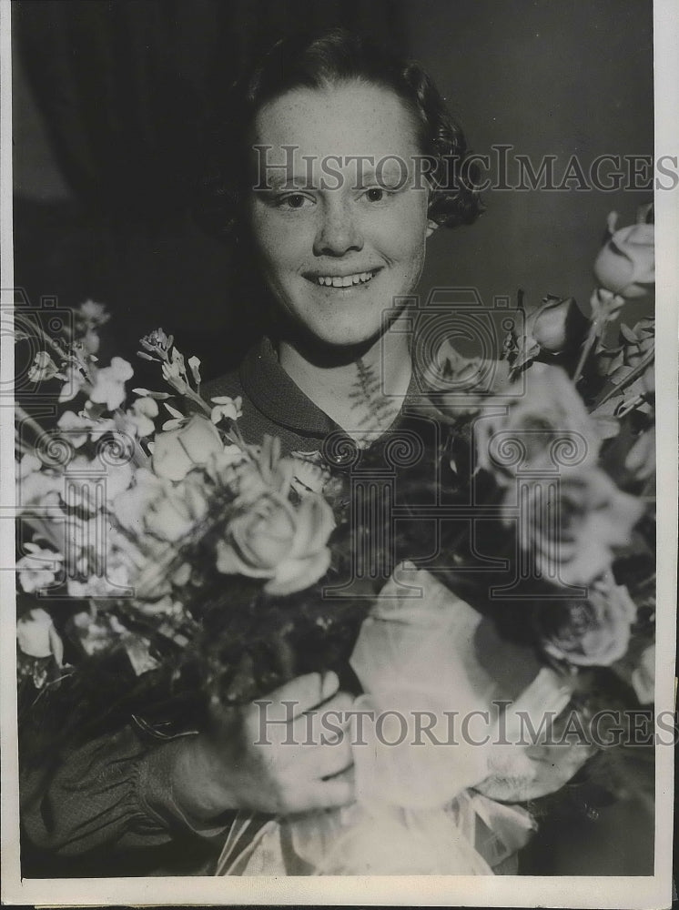 1936 Press Photo Patty Berg Curtis Cup golfer at a reception - nes53456- Historic Images