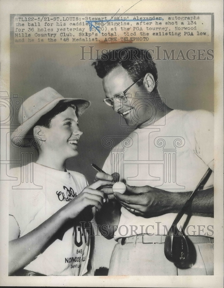 1948 Press Photo Stewart Skip Alexander & caddie Bob Higgins at St Louis PGA - Historic Images