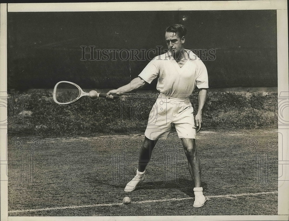 1936 Press Photo Adrian Quist at Davis Cup tennis at Germantown club in PA - Historic Images