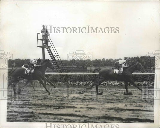 1946 Press Photo Belmont races NY R Donoso on Hachazo vs Oatmeal, Stage Bond - Historic Images