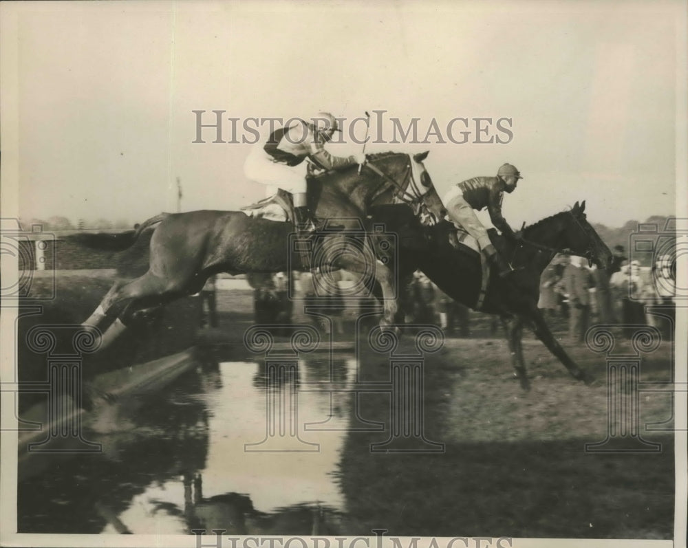 1939 Press Photo Belmont hunts race Murdock on War Magic was winner - nes54224 - Historic Images