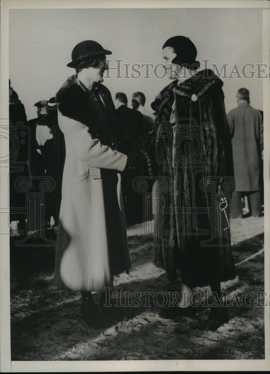 1936 Press Photo Mrs Tony Manero Congratulates Mrs Craig Wood on Husband's Win - Historic Images