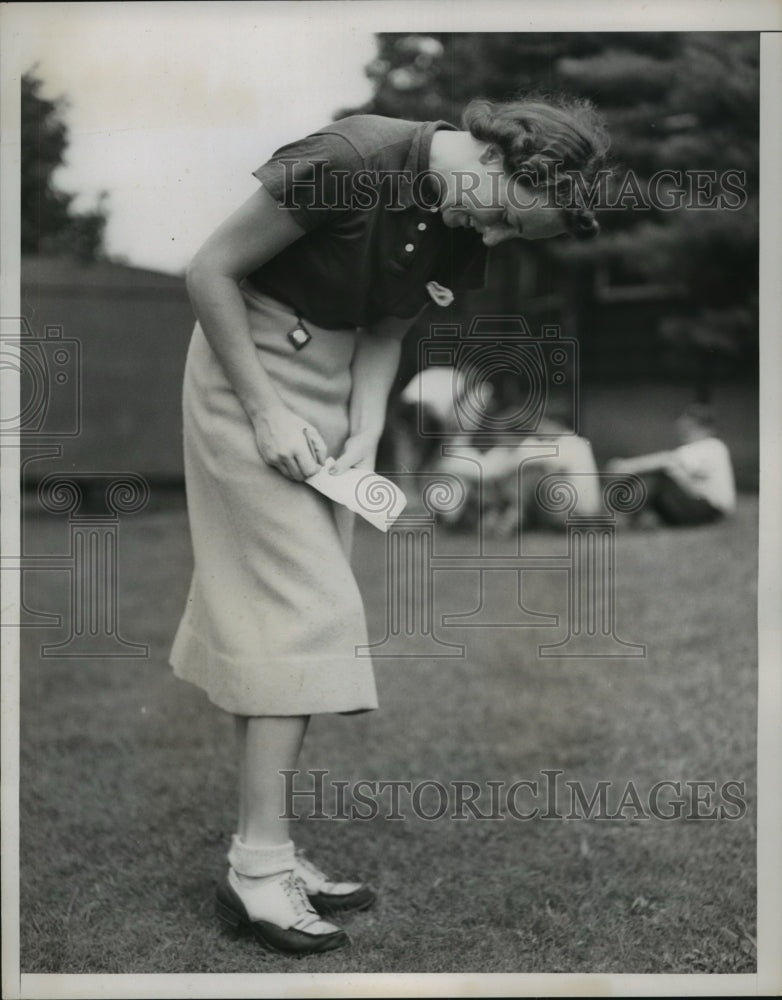 1937 Press Photo Mrs Thomas R Rudel Shown Tallying Her Score After 10-day Hatch - Historic Images