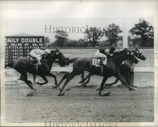 1944 Press Photo Becomly wins vs Hardcracker & Second Love at Camden NJ - Historic Images