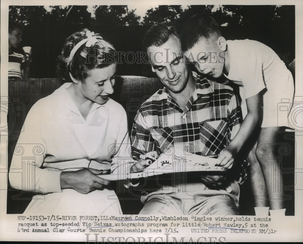 1954 Press Photo Maureen Connolly, Vooc Seixas autographs for Robert Hawley- Historic Images