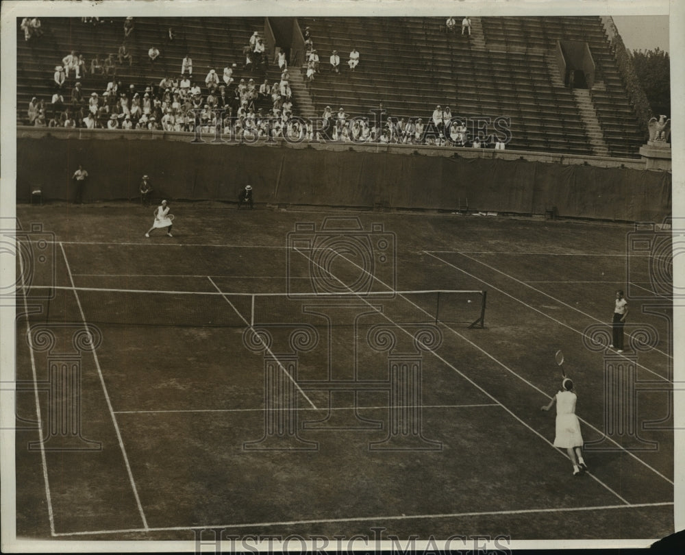 1931 Press Photo Betty Nuthall playing tennis vs Helen Jacobs At West side court - Historic Images