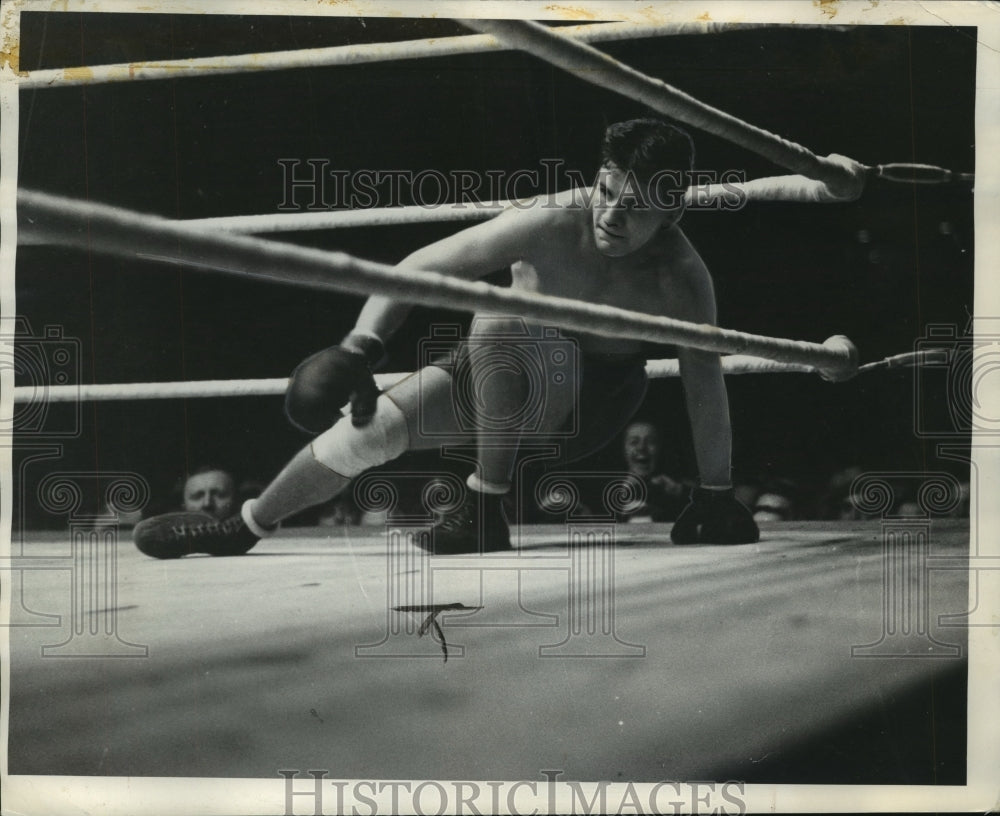 Press Photo Boxer Teddy Yarosz in 6th Round of Boxing Match - nes55229 - Historic Images