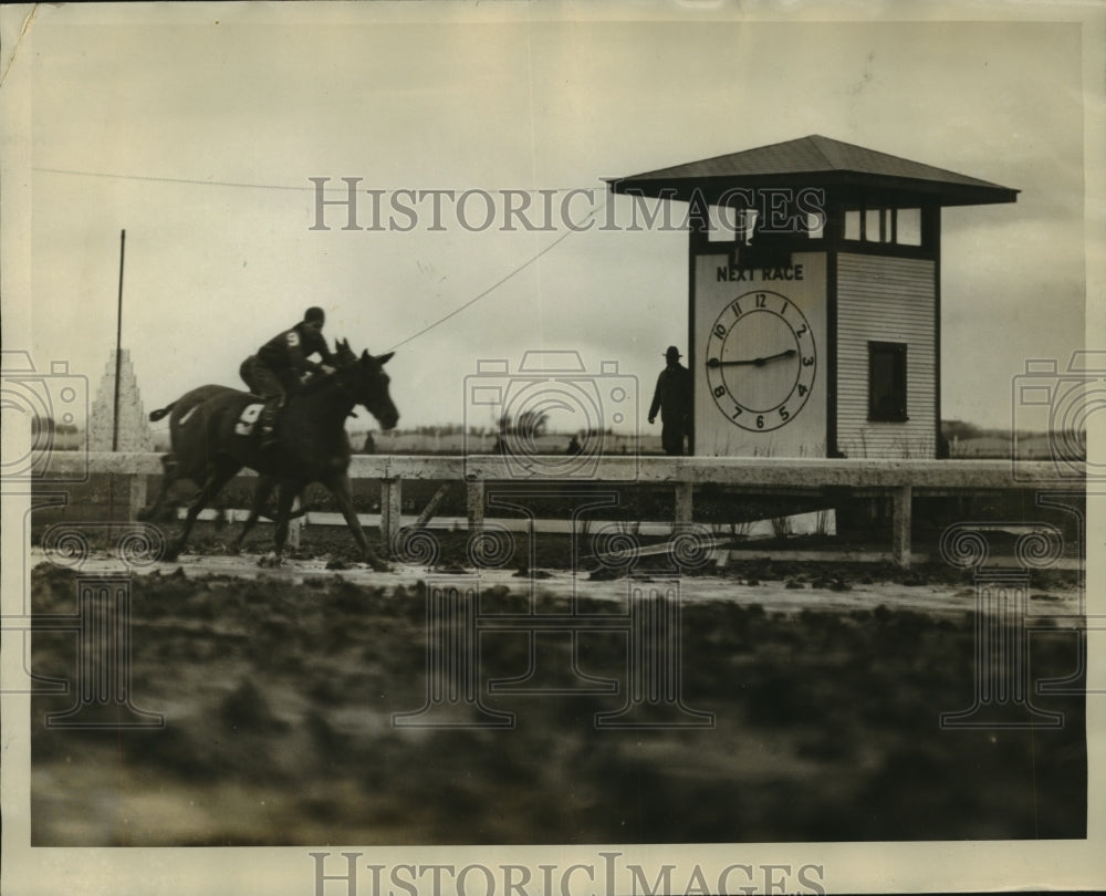 1927 Press Photo C.T. Worthington Finish of Second Race Comes in First- Historic Images