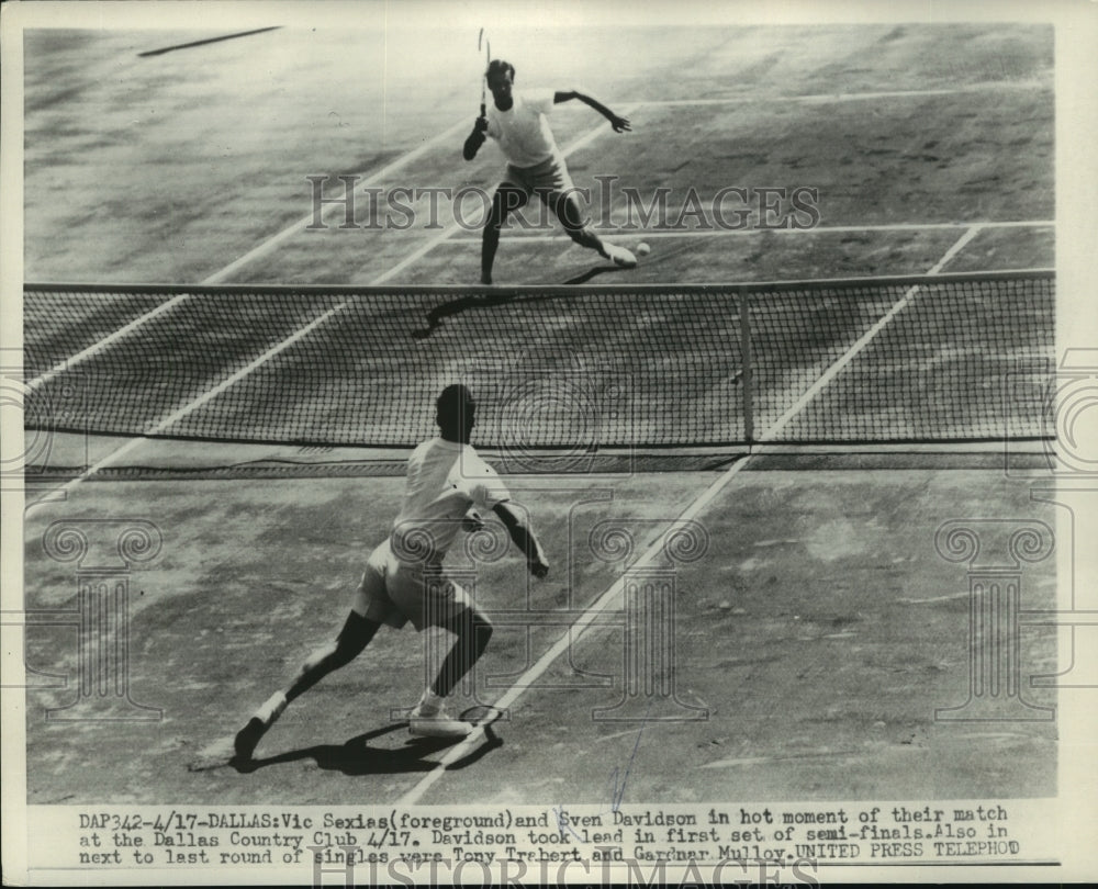 1954 Vic Sexias and Sven Davidson in hot moment from their match - Historic Images