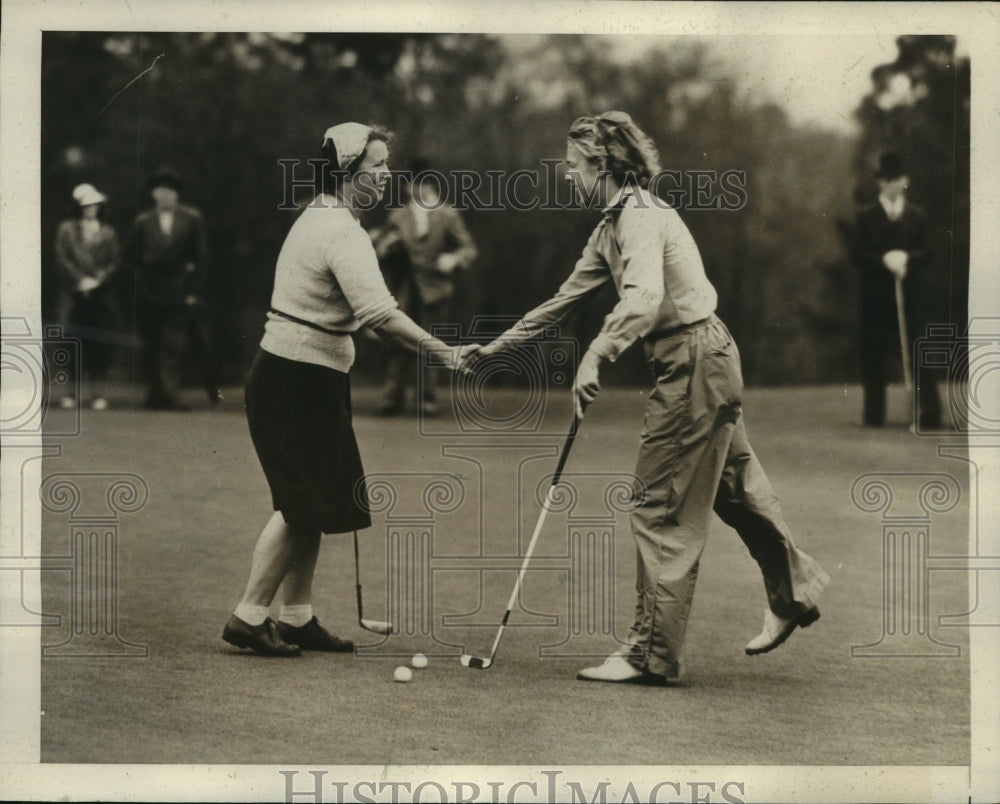 1939 Helen Dettweiler congratulates Estelle Lawson Page, Jr. - Historic Images