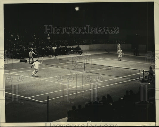 1934 Press Photo Tilden & Cochet play match at Madison Square Garden - nes55607 - Historic Images