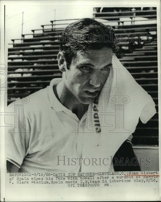 1968 Press Photo Juan Gisbert of Spain ad He Wipes His Faces After Practice - Historic Images