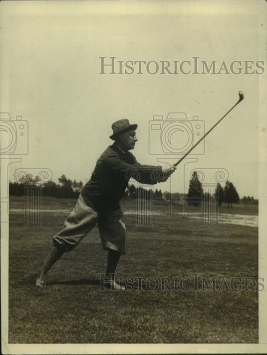 1926 Press Photo Gov. Alfred E. Smith of NY golfs at Sea View Club in NJ- Historic Images