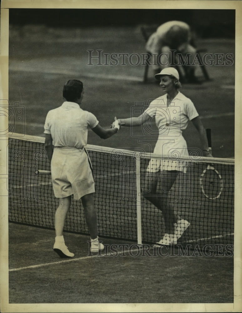 1936 Press Photo Helen Jacobs congratulates Alice Marble following match - Historic Images