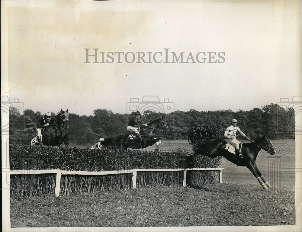 1937 Press Photo West Hills steeplechase in NY Blackcock 1st, Archery 2nd - Historic Images