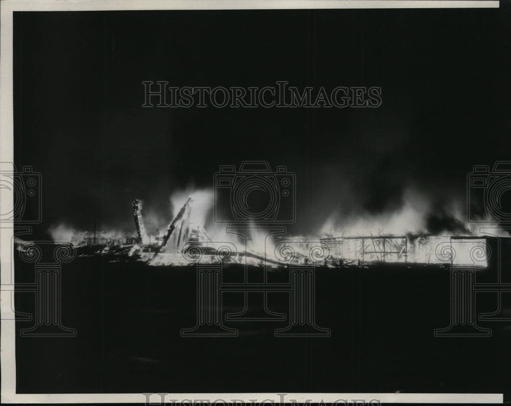 1933 Press Photo Hawthorne Race track burns down in Cicero Illinois - net00519- Historic Images