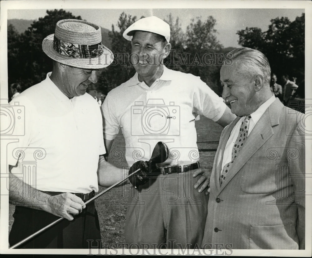 1962 Press Photo Golfer Henry Picard and others at a tournament - net00591 - Historic Images