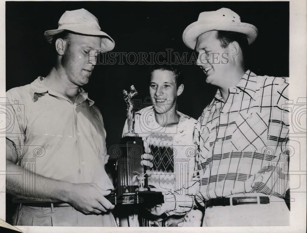 1947 Press Photo Charles Boswell wins Blind Golf tournament in Duluth MN - Historic Images