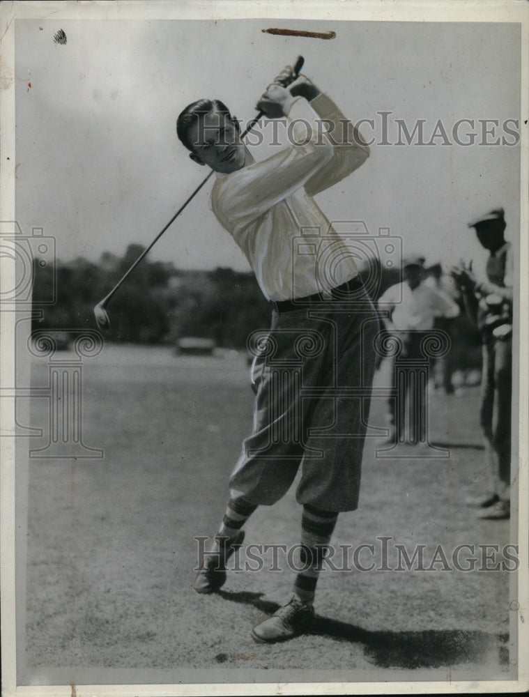 1937 golfer Ralph Guldahl showing his form  - Historic Images