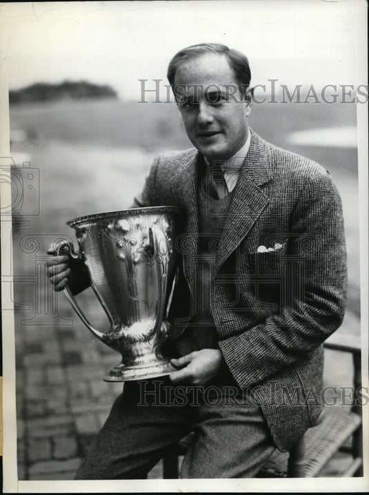 1934 Press Photo George T Dunlap Jr & National Amateur golf trophy in NC - Historic Images