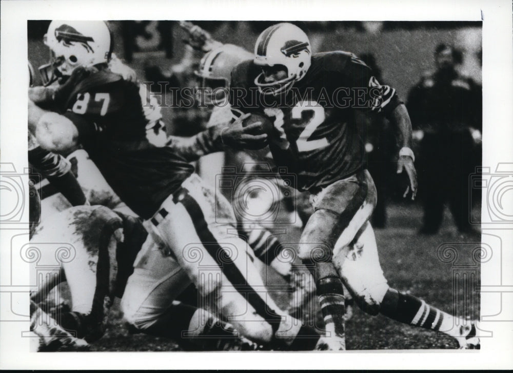 Press Photo Buffalo Bills running back runs behind his line - net01628- Historic Images