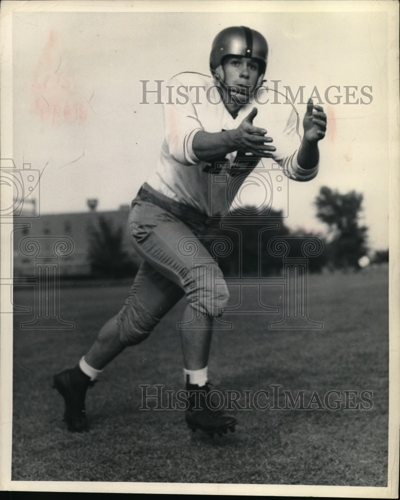 1946 Press Photo Ralph Woodard University of Iowa football left end - net02054 - Historic Images