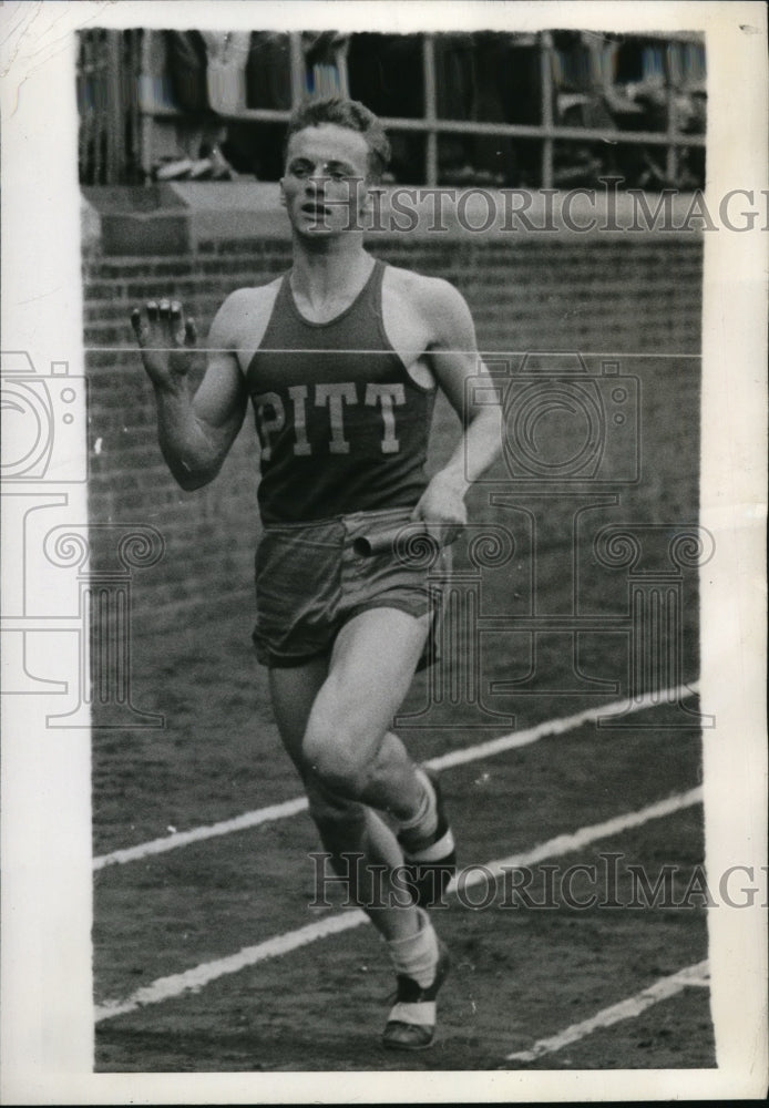 1943 Press Photo University of Pittsburgh track star and coach Harold Stickel - Historic Images