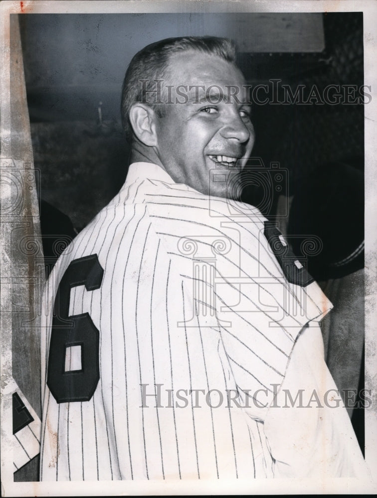 1960 Press Photo Harvey Kuenn former Tiger in new Indians uniform - net02391 - Historic Images