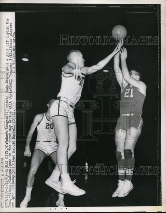 1963 Press Photo Robert Regan of Central CT vs Athens players in NAIA ball - Historic Images
