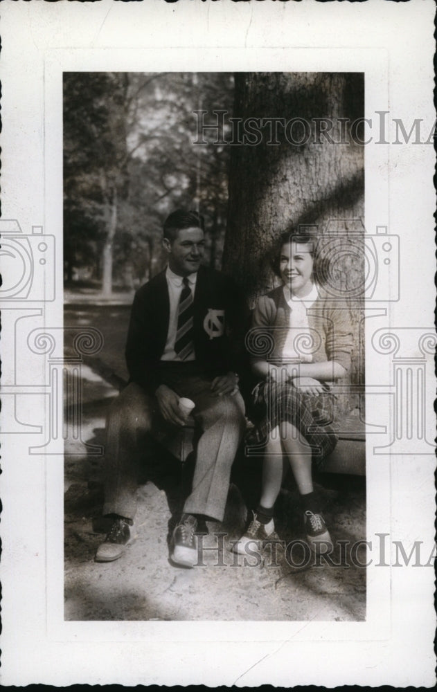 1940 Press Photo Jim LaLanne & a female friend on Carolina campus - net02521- Historic Images