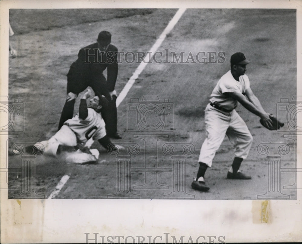 1952 Press Photo A umpire calls a play in a baseball game - net03126- Historic Images