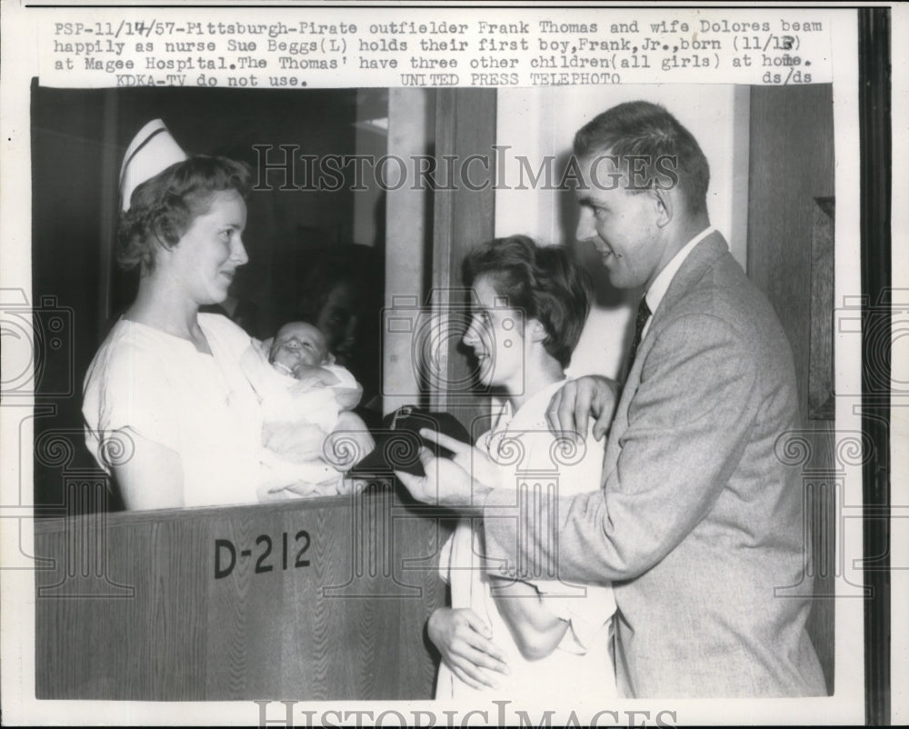 1957 Press Photo Pirates outfielder Frank Thomas with wife and newborn son - Historic Images