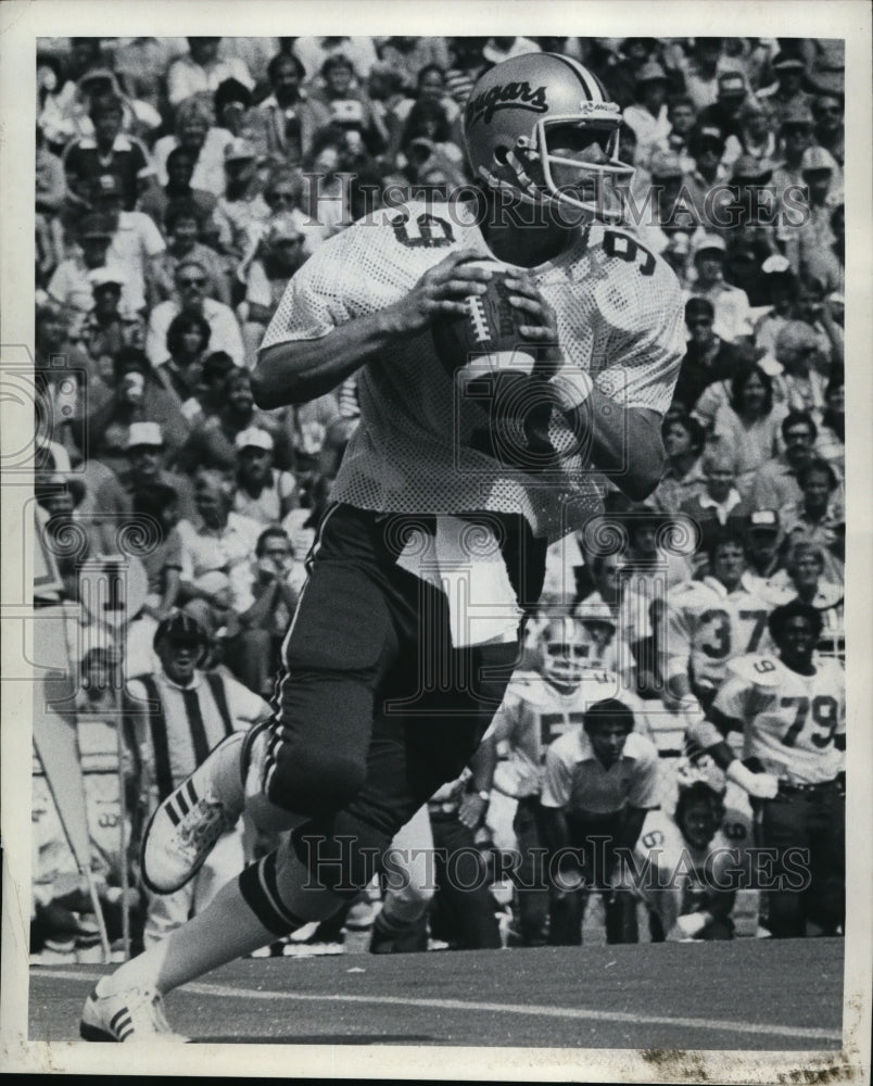 1980 Press Photo Clete Casper Washington State football player in action- Historic Images