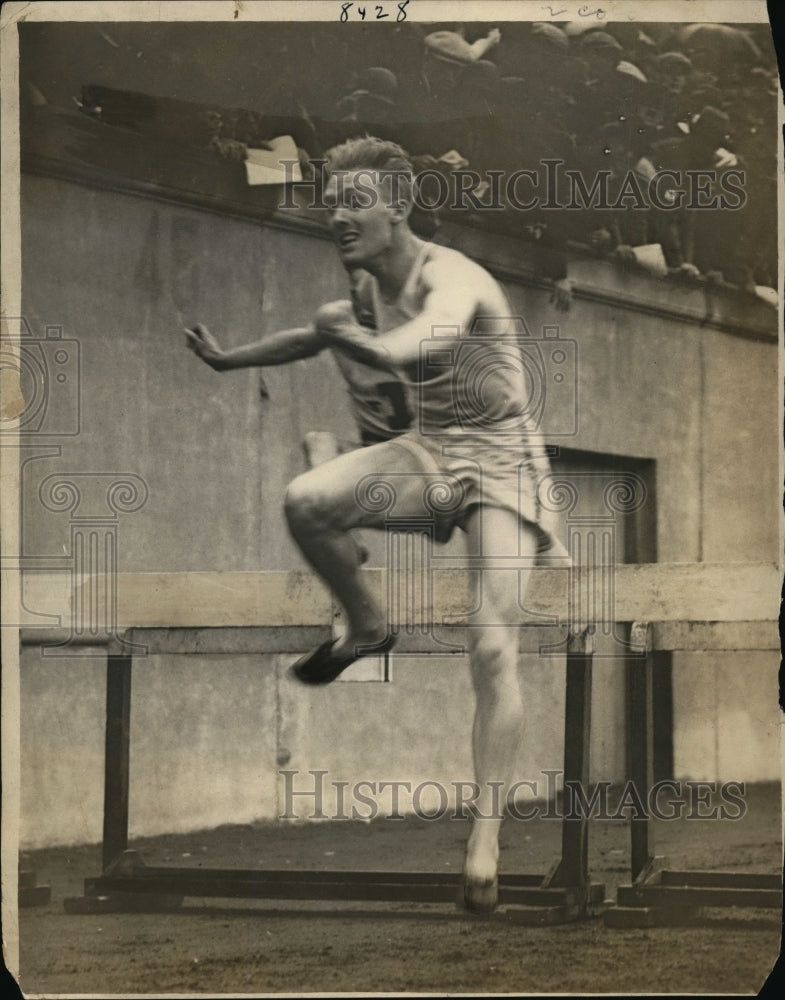 1924 Press Photo George Taylor 400 meter hurdles at Grennell - net03729- Historic Images