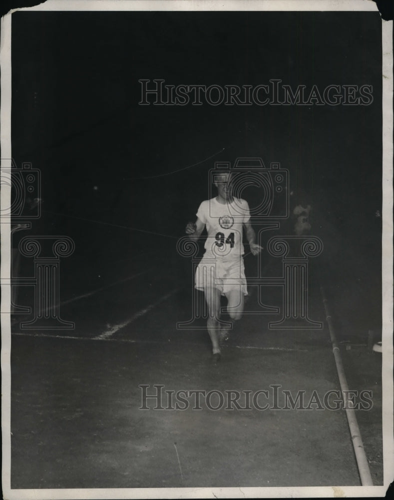 1930 Press Photo Tom Evanson of England wins 3 mile race vs US in Chicago - Historic Images