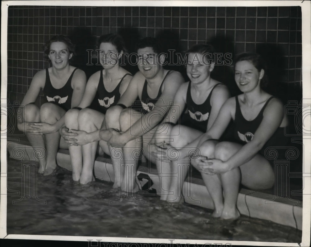1936 Press Photo Washington Athletic Club swimmers Olive McKean,Betty Lea- Historic Images
