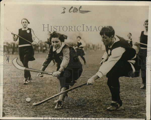 1930 Press Photo Sheila MacDonald, daughter of Prime Minister plays fi ...