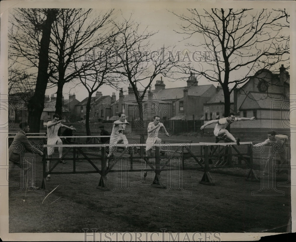 1929 Press Photo G.A. Harrison wins 120 yd hurdles at Cambridge - net07786 - Historic Images