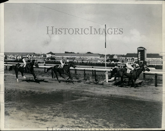 1937 Press Photo "Speed" beats Durwrack, Galloping and Bonsoir at Aqueduct Track - Historic Images