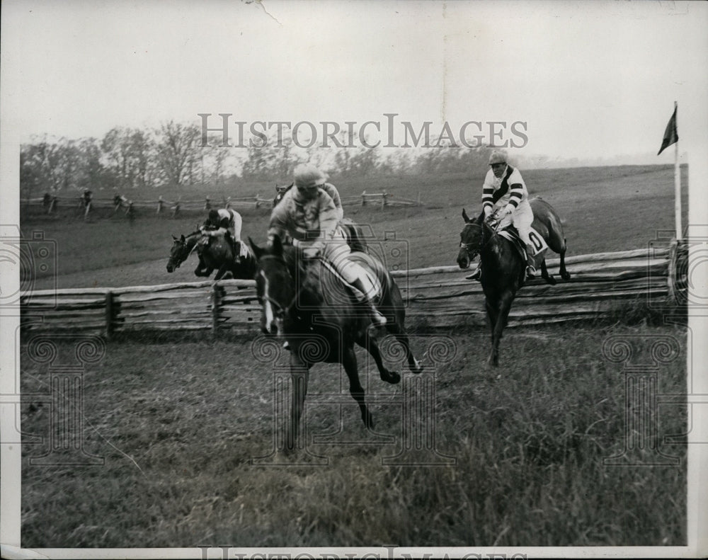 1933 Press Photo Gold Cup Hunt meet race Watertown Virginia - net08973 - Historic Images