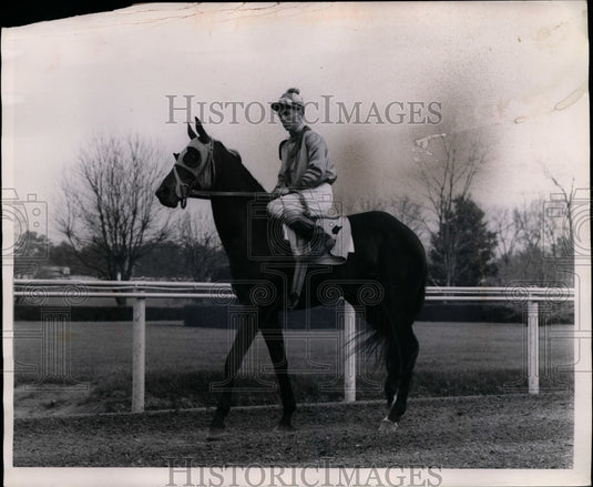 1954 Press Photo Jockey Howard Craig on Timely Tip at Cleveland track - Historic Images